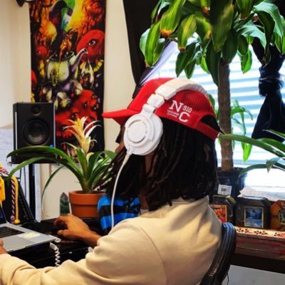 StarseedDro's profile picture. Stay in tune. 💫