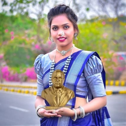 Samu_Waghmare's profile picture. मनमुराद ❤️
लिहून ठेवते थोडे भाव या मनातल्या बंद कुपीचे.  मी नसल्यावर आठवेल ना नाव या, शब्दवेडीचे 🦋
निसर्गप्रेमी l वपु | चहा