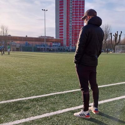 Belge mais sans seum. Passionné de football, de cyclisme et de tout ce qui consiste à prendre un kiff à base de transpiration.