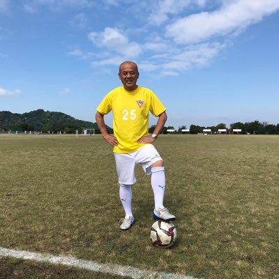 1958年吹田生まれ。山手小学校、豊津中学校、府立春日丘高校、三重大が海水産学部を卒業。大阪よどがわ市民生協勤務。1991年吹田市議選初当選(現在8期目)毎日街頭から議会報告、誰にでも気さくに声かけ。座右の銘は「一期一会」 松本清張とサッカーが大好き