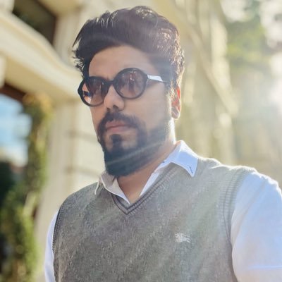 Filmmaker 🎥- co Writer- Co Producer SALT CITY, Applause Ent. Advertising. Photographer . NIFT Delhi I NYFA, NYC I IIM Ahmedabad. 🏆 px3 Paris Gold 2018&2024.