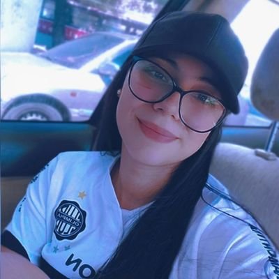 LorenaBogad's profile picture. Si prestás atención, el mundo está lleno de personas rotas.

 🤍🖤🤍