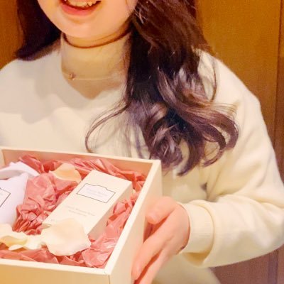 コスメ・美容好き 病院勤め💄🏥 イエベ春 混合肌🌗 特に好きな色・くすみピンク ＊無言フォロー失礼します🙏 ＊美容垢 ＊お気軽にフォロー・リプください♡ SUQQU・ルナソル・Dior・コスメデコルテなど好き♡ たまーにご飯🍴 ＊呼びタメok♡