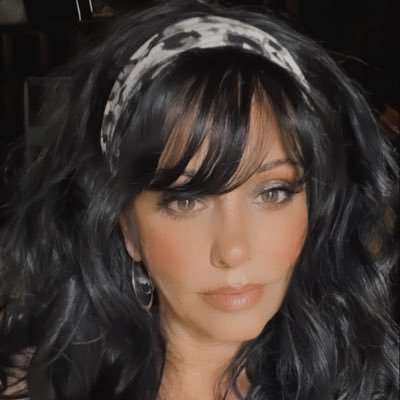 Iggismallz's profile picture. Wise ass Sicilian, makeup artist & glitter slinger 💫