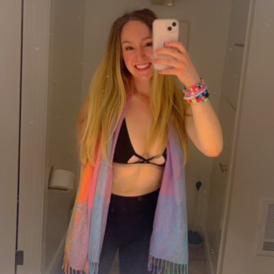 kaleighbane's profile picture. ucsc alumni • 🧬🥼🧪 • festivals! 🙅🏼‍♀️✨