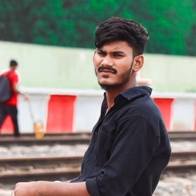 Mandeepyadav214's profile picture. पैसा वो भाषा बोलता है,
जो दुनिया समझती है।❜❜