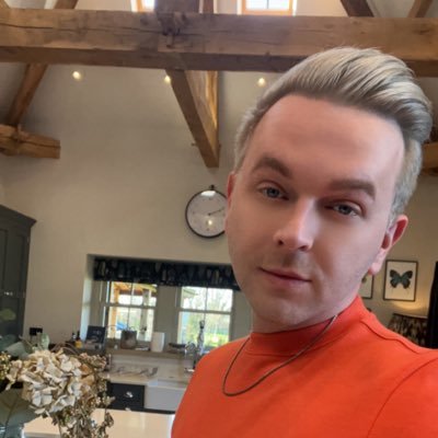 knebhead's profile picture. 🌈 👻 mikeyheyyyy