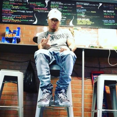flowavy1's profile picture. https://t.co/oeBx1bGpyx a wavy streamer tune in! yea yea I kno I gottah step my twitter game up 😂
