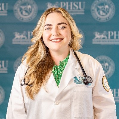 M2 @PonceHealthSU in St. Louis 🩺 • Treasurer @AWMADoctors PHSU-STL Branch 👩🏼‍⚕️ • B.A. Music🎶/B.S. Psych🧠