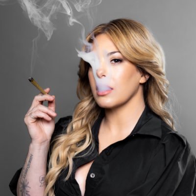 Founder & CEO @KushQueenShop 👉🏻 Snapchat Weed.Bae ✨ Author of The Essential Guide To Cannabis For Women https://t.co/LqaGFqc9q1 🌿