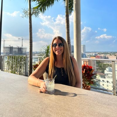 katieeetoms's profile picture. Old account was hacked 🤦🏽‍♀️