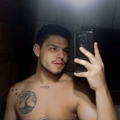 🩷 meu multiverso
🟢 vegetariano
⚪ estudante de psicologia
⚫ gaúcho
🔴 21y
🌈 lgtv