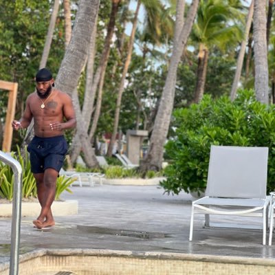 CrownDBrown's profile picture. If you not helping me succeed, You in the way. |co-founder i❤️yosneaks| Louisiana ✈️ Texas