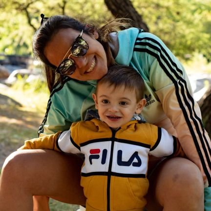 Soñadora compulsiva, Bailarina empedernida, Amante de las pequeñas cosas.
 MAMÁ DE GIAN!