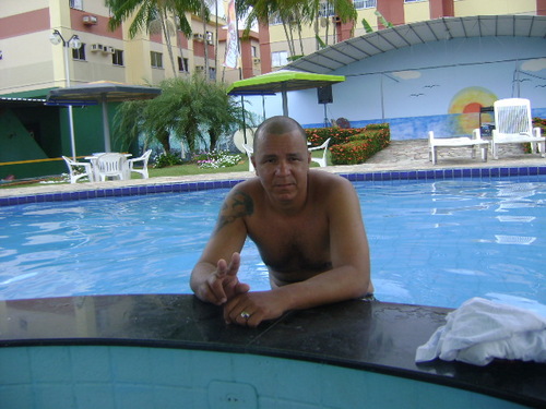 Sou uma pessoa de bem com a vida amo meu filho e minha esposa. Trabalho na constr.Andrade Gutierrez/eletricista II manutençao e montagem