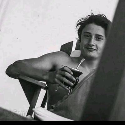 cesarsoi00's profile picture. constructor porque mi madre me lo pidio. tambien hago otras cosas. no me gusta escribir pero amo leer.