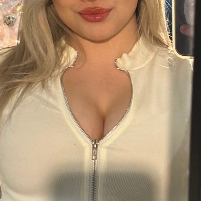 honeey444's profile picture. 