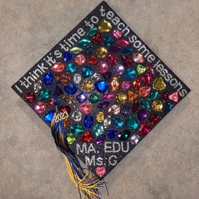 Teacher, Swiftie w/ no Taylor tickets, Runner, Photographer, and Traveler.