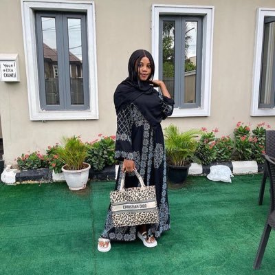 Graceclara44's profile picture. Holder of $MCRT $BOG $Draggy $Gecky