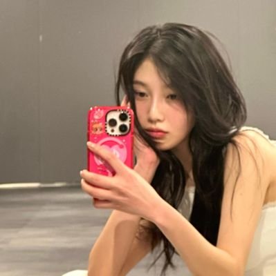 reveaway's profile picture. #호시: my lips aren't that cheap ▪︎ @kgsyoung