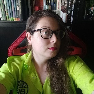 Jurista de professió-Flipada de la Vida-Fan nostàlgica de Bola de Drac- Streamer en català, membre de Les Lladres del Temps, La Nit Friki i El Racó del Manga