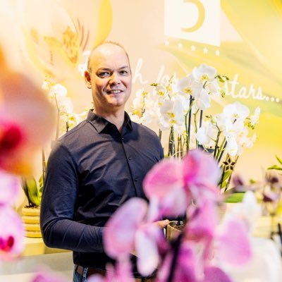 AlexDuindam's profile picture. 1974 | getrouwd met Natasja | trotse vader van Jesper, Tijs en Julian | tuinbouw | @PietVijverberg | @StarQualityBy5 | Phalaenopsis&Dracaena | geniet v/h leven