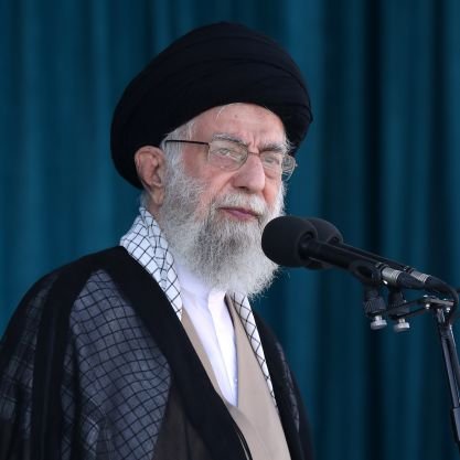 شهادت یک لباس تکسایز است.
هر وقت و هر زمان اندازهات را به لباس شهادت رساندی،
هر جا که باشی با شهادت از دنیا میروی...