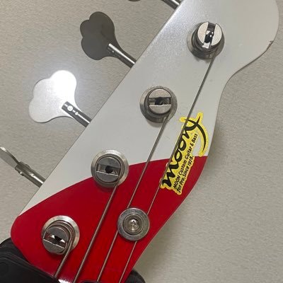 THE BACK HORNが大好物🤤 
youtubeでベースの弾いてみたをたまにあげるやつです。
できたらやるの精神でやってます。
冷やし中華とバンド活動始めました🍜
好き:藍坊主/ユニゾン/アジカン/レッチリ/ゆらゆら帝国/東京事変/嘘つきバービー/9mm/MJ等々、流行りの曲には疎いです😂