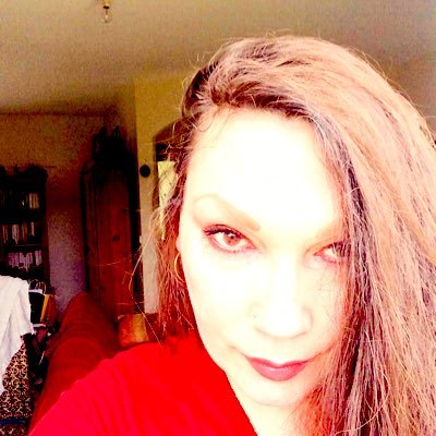 c_cerridwen's profile picture. traductrice à la retraite fervente lectrice bibliophile crochet designer adore la musique classique l’Opéra catholique et wiccane végane mais invalide