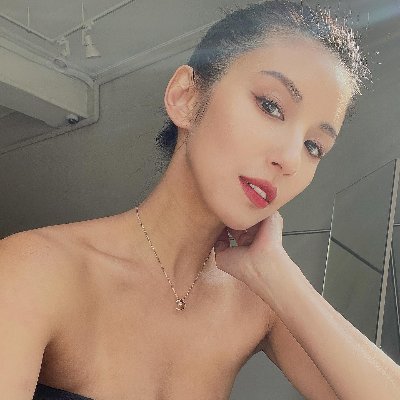 Name: Emily.
Age: 35.
Place of birth: Singapore Buji Zhima Ludun Garden.
Height: 1.70.
Weight: 50kg.
Constellation: Leo.
Religious belief: Christianity.
