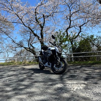 男👨25歳 大型二輪取得　Kawasaki Z250乗ってます。関西メインにウロウロ走ってます。　無言フォローすいません。　バイク好きバイク乗りと繋がっていけたらと思ってます。ツーリングやナイツーも是非お誘いお願いします🙇‍♂️