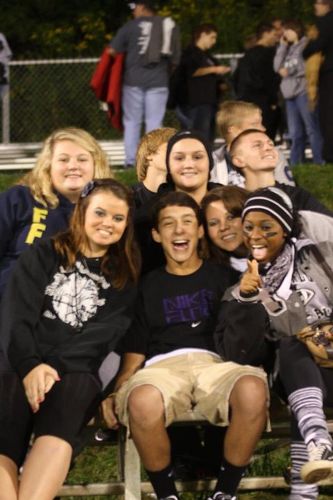 To_The_Hoop's profile picture. I play basketball year around and I love being active! I'm 15 and currently single so message me if you want!