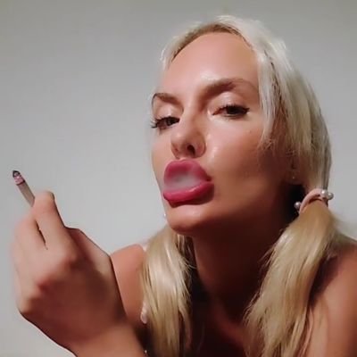 Hey there!
subscribe me if you share my #smokingfetish ❤️ 🚬
Follow me on #onlyfans to see over 500 full vids 🔞 
https://t.co/yGmJJYZmvw