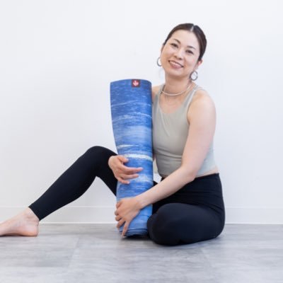 ヨガスタジオ「yoga journey」オーナー兼ヨガインストラクター I 全米ヨガアライアンスE-RYT500取得、ヨガ歴15年、指導歴10年 I YouTube チャンネル25,000人以上登録 I ヨガ哲学を軸にした指導と、解剖学を重視した安全なアプローチのヨガを提案しています😊