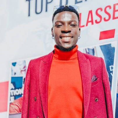 Un 17 avril est né Claude El Bybo passionné par le foot avec une licence en marketing et stratégie travail comme directeur commercial à Teddycom Togo SARL