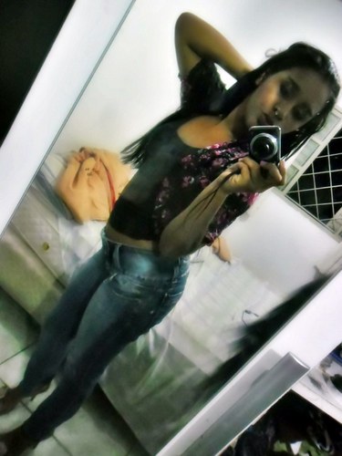 Grite, chore, cante, fale alto, façe escandalo, ame, odeie, bata, sofra, ignore, sinta, pense, descanse. Enfim. Viva !