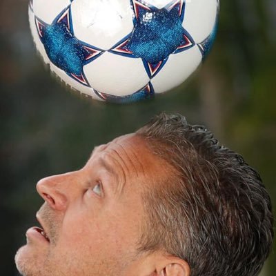 Passionate about sales, marketing, business development, teambuilding, football, tennis, sports, fashion, jeans, footwear, my family and friends, enjoying life.