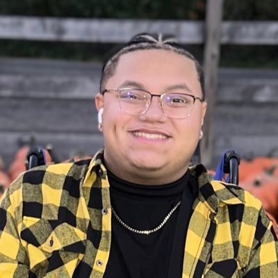 @Ucf Sophomore | Intern Sports Journalist for @ssn_ucf Sidelines UCF Network & @sonsofucf | Your favorite Sports journalist in a ♿️!  | ΣΛΒ Instagram 👇🏼