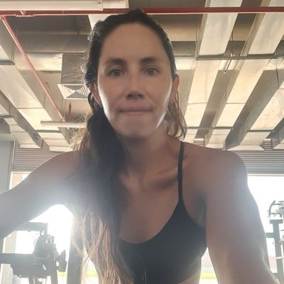 Licenciada en Fisioterapia y rehabilitación.
Master en Actividad Física y Salud.
Ex seleccionada nacional en salto con pértiga.
Gestora deportiva.