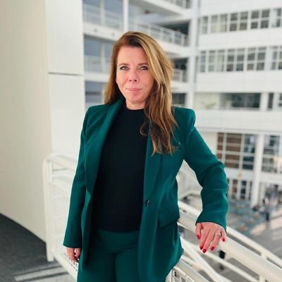 DenCorinne36473's profile picture. Stadsdeeldirecteur Loosduinen

Gemeente Den Haag