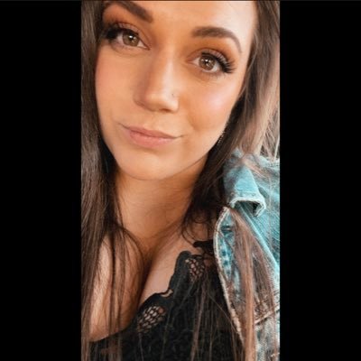 hollkurth26's profile picture. coffee addict • i talk to cows sometimes • purebred cheesehead🧀 • matthew 6:34✝️ •