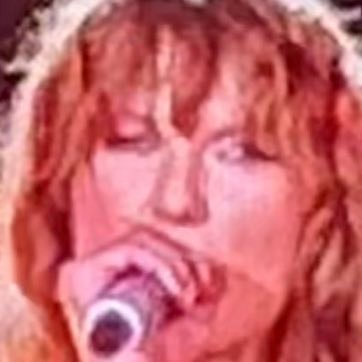 - I get hard when i see taylor’s hunchback - gone through breakup so need taylor’s flop country albums to help - tays vocal chords are definitely not broken 🙂