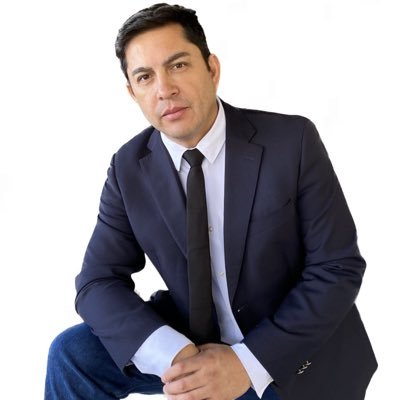 Diputado RN. Ing. civil industrial. Licenciado en Derecho de la U. Finis Terrae. Estudios en administración de negocios Usach.