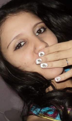 katraka eu te amo  ♥' NAMORANDO tenho 20 aninhos sou muito ciumenta mais sou amiga colega e as veses até mesmo irma mais nao forço simpatia ha ninguem .