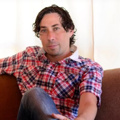 Nigthprince07's profile picture. Escritor. Trabajando en la novela: El descendiente. Amante de la literatura fantástica, el anime y las ilustraciones respectivamente.