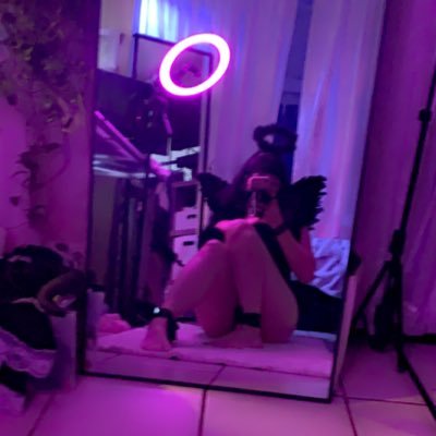 • My favorite lewd internet GF ♥ • 24 • Nsfw • 18+ • MDNI • I only respond on Onlyfans! • All my socials https://t.co/v1nAYOqt2q •