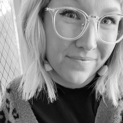 _____hilllllary's profile picture. 🖤🪩🧛‍♀️⚡️🐈‍⬛📖✨ my parents still make fun of me for reading the whole twilight series while on a family vacation