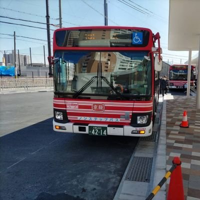 【生息】京阪バス
【生態】お客が尊すぎて･･･
   限界化した底辺バス運転士　
　　丁寧すぎて📣『新人さん頑張って』とお客に励まされる☺️
【通称】野村さん
   無言フォロー・RT歓迎
バスファン尊し。
DMで乗務問合せ歓迎！
妻はがん治療中！
国産食材無添加生活実践中！
産業カウンセラー講座受講中！