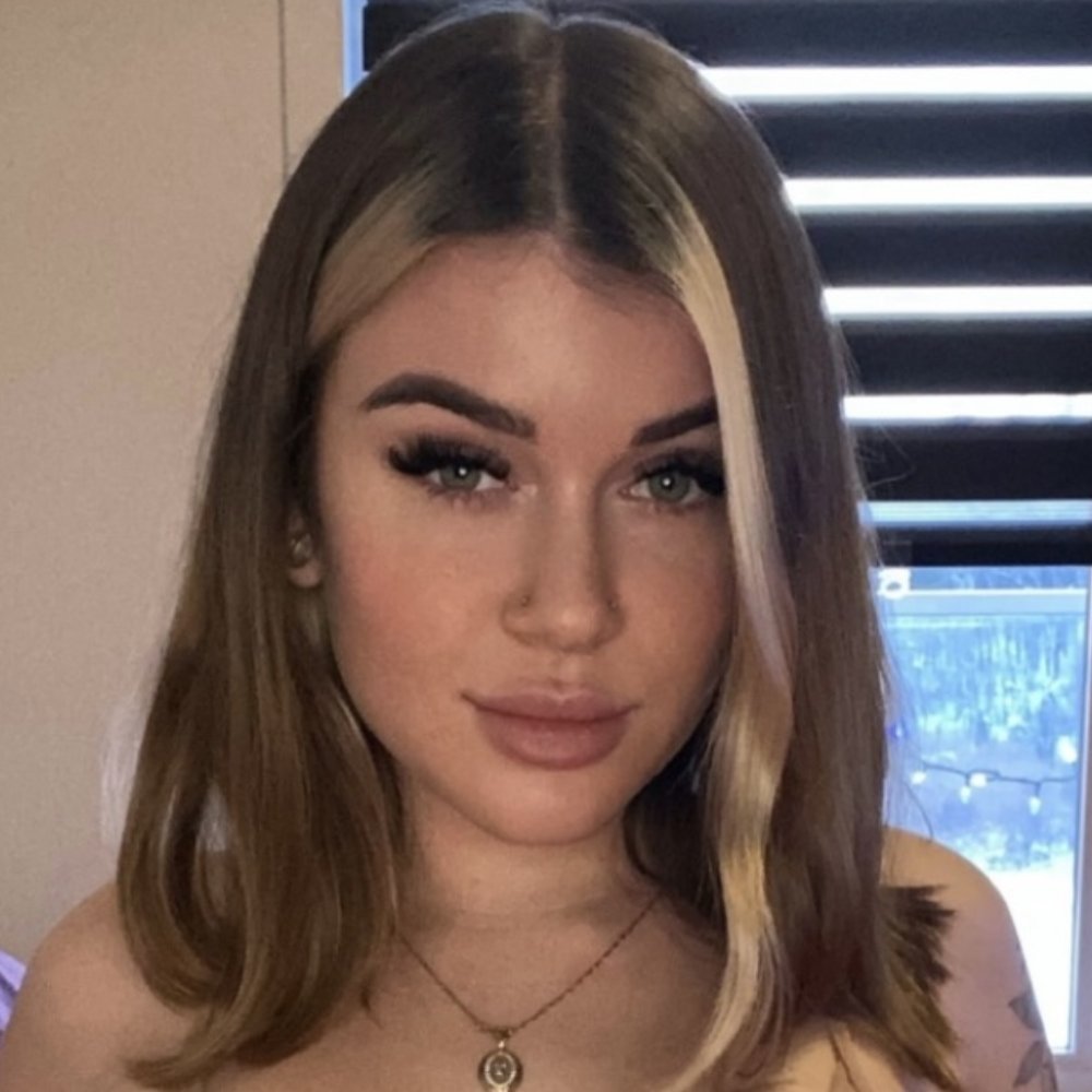 Charmin84894196's profile picture. If you are my co-worker.. don’t click on my main account 🤭👇🏻
Backup account, follow my main @MaudeBlondie