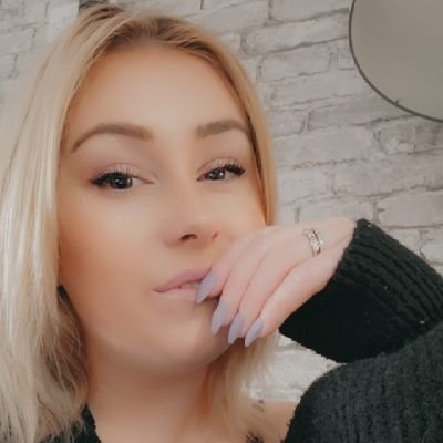 amyabbott35's profile picture. I'm only here for Pet Sim X 👌